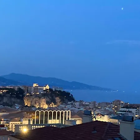 Verseau Vue Et Rocher De Monaco * Cap-d'Ail